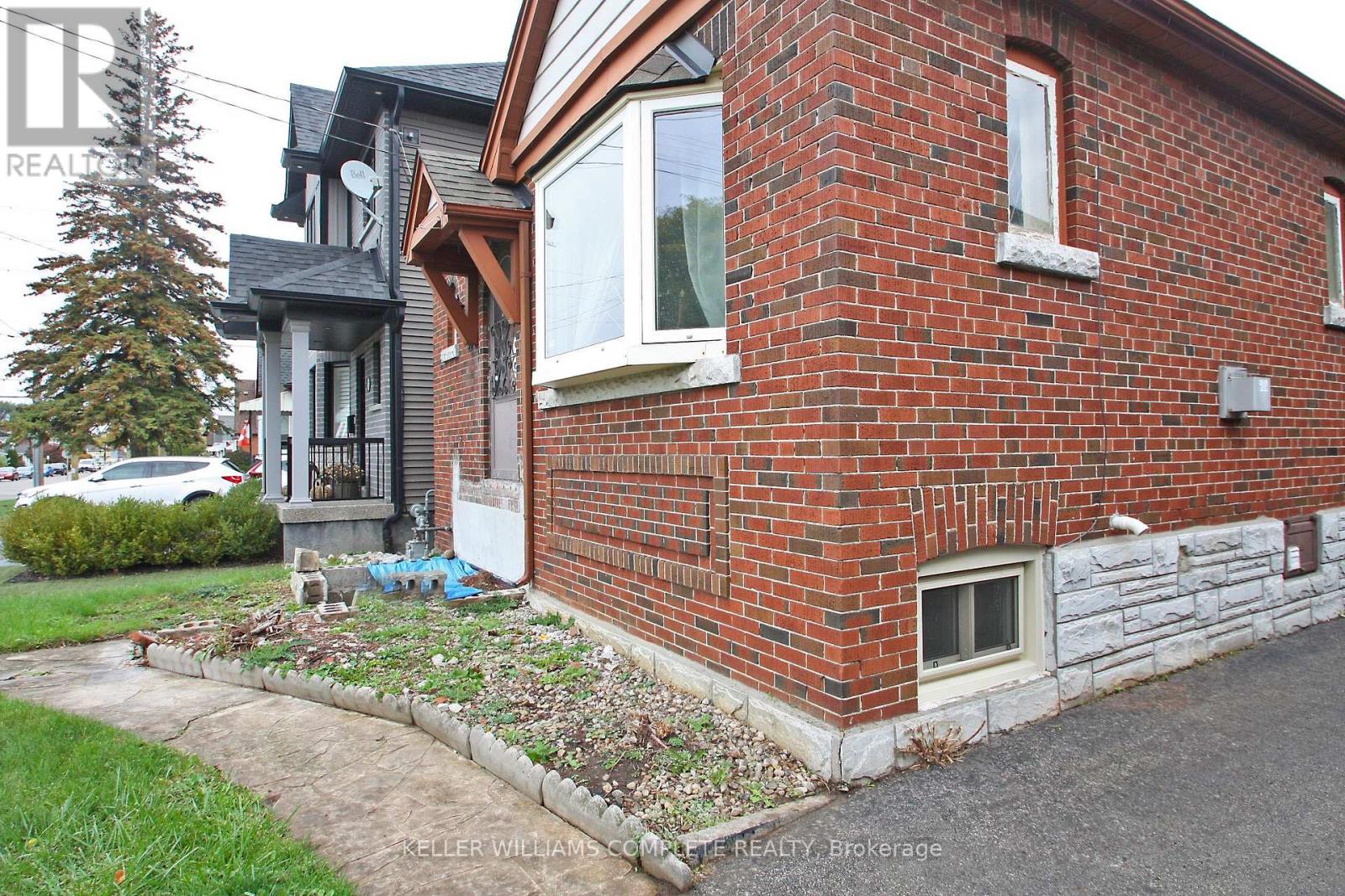 35 Barons Avenue S, Hamilton, Ontario  L8K 2Y1 - Photo 5 - X12478349