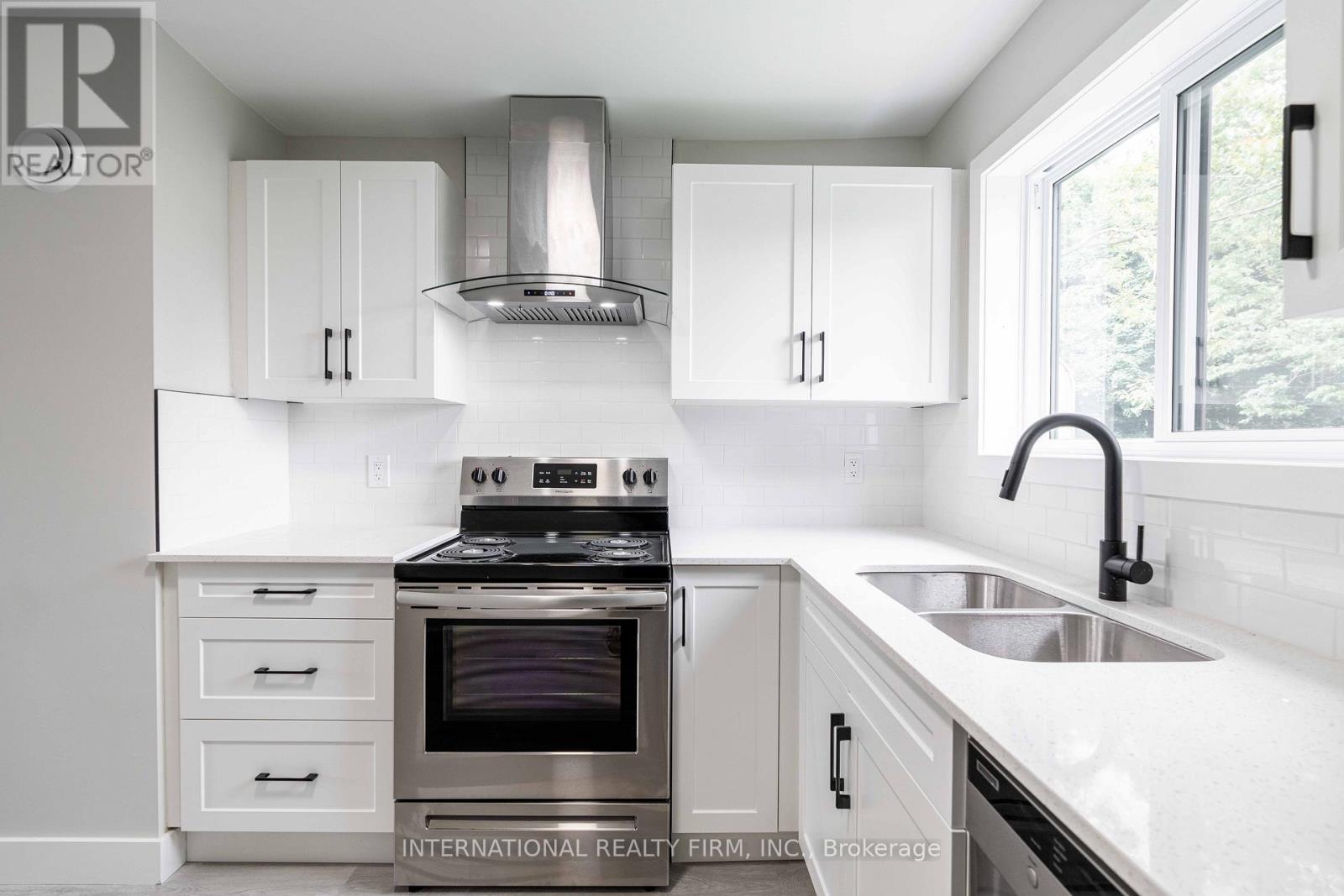 81 King Edward Avenue, London South, Ontario  N5Z 3S7 - Photo 3 - X12478384