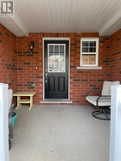 158 West Oak Trail N, Kitchener, Ontario  N2R 0J4 - Photo 2 - X12478456