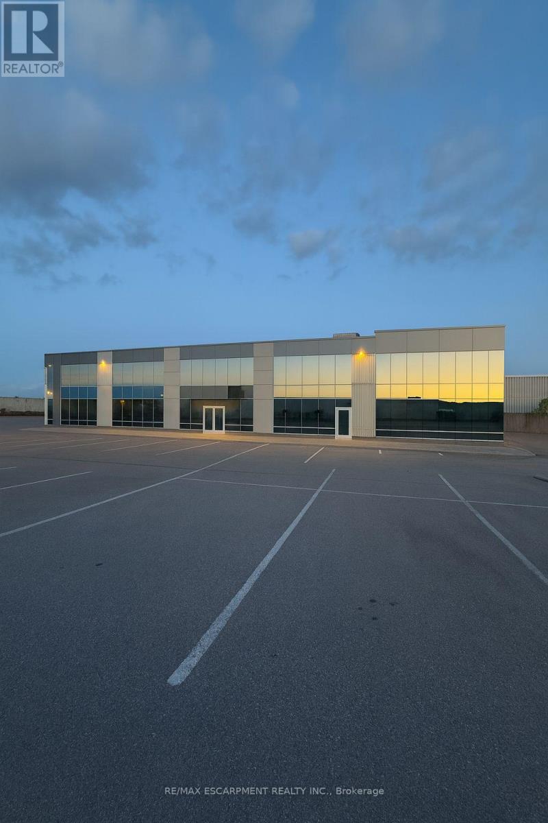 3b - 205 Nebo Road, Hamilton, Ontario L8W 2E1 - Photo 2 - X12478483