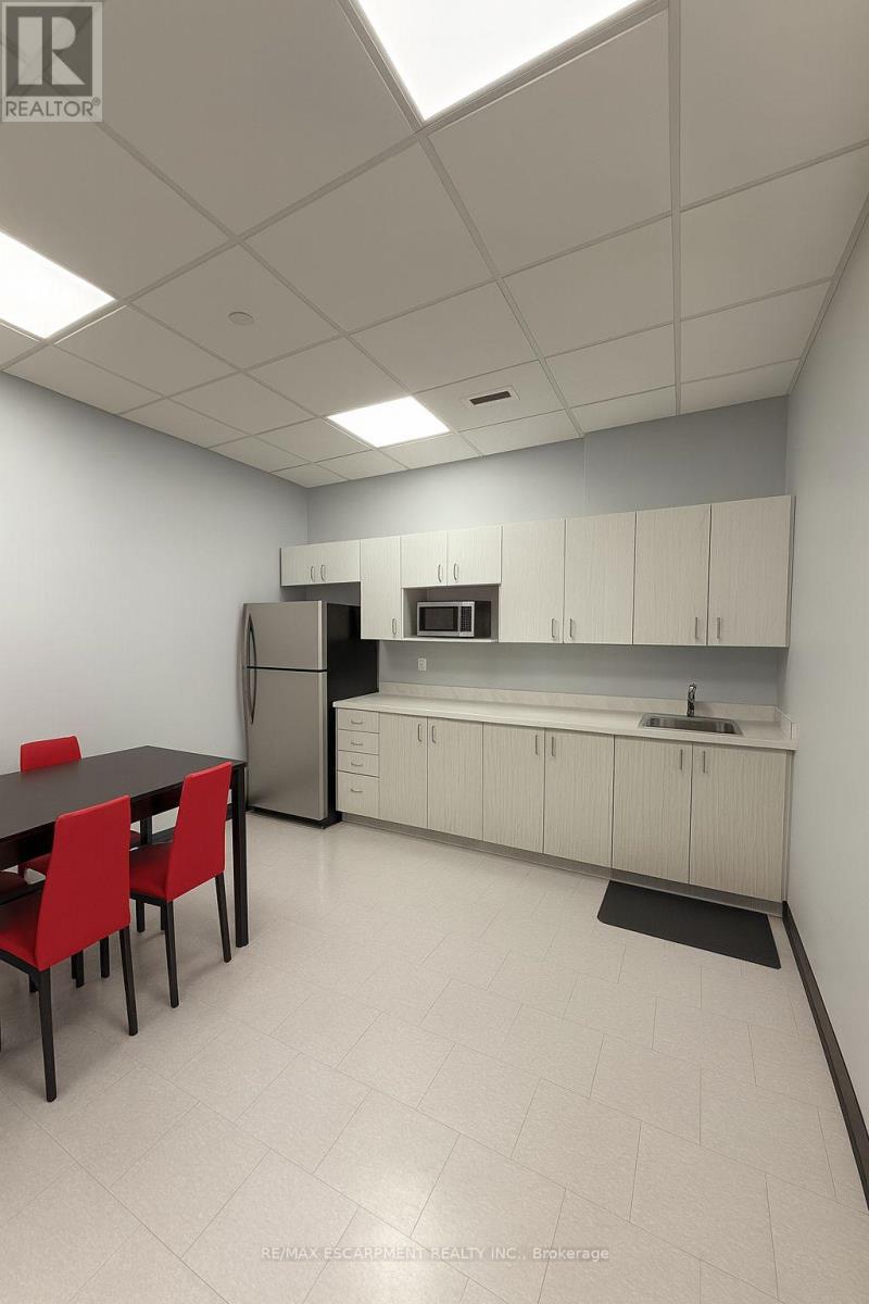 3b - 205 Nebo Road, Hamilton, Ontario L8W 2E1 - Photo 4 - X12478483