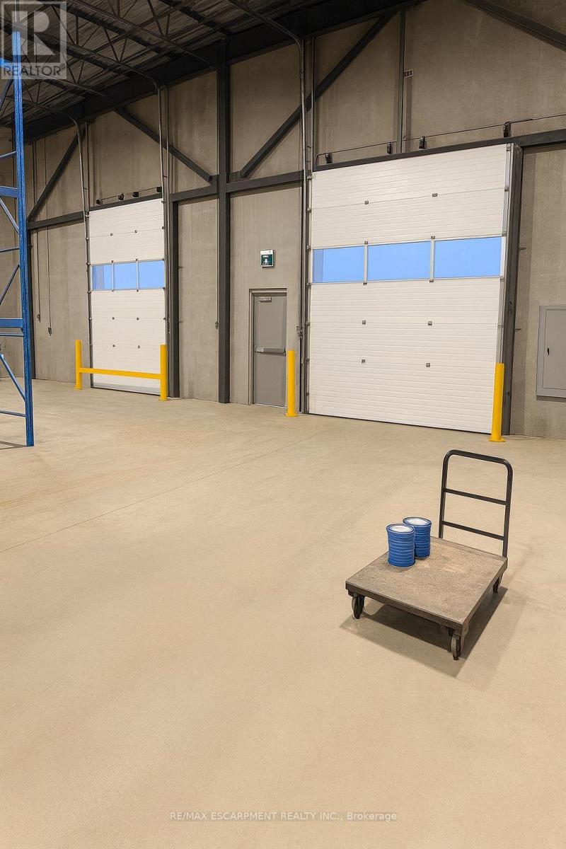 3b - 205 Nebo Road, Hamilton, Ontario L8W 2E1 - Photo 5 - X12478483