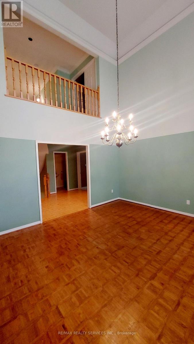 26 Hacienda Court, Brampton (Snelgrove), Ontario  L6Z 3J1 - Photo 14 - W12348242