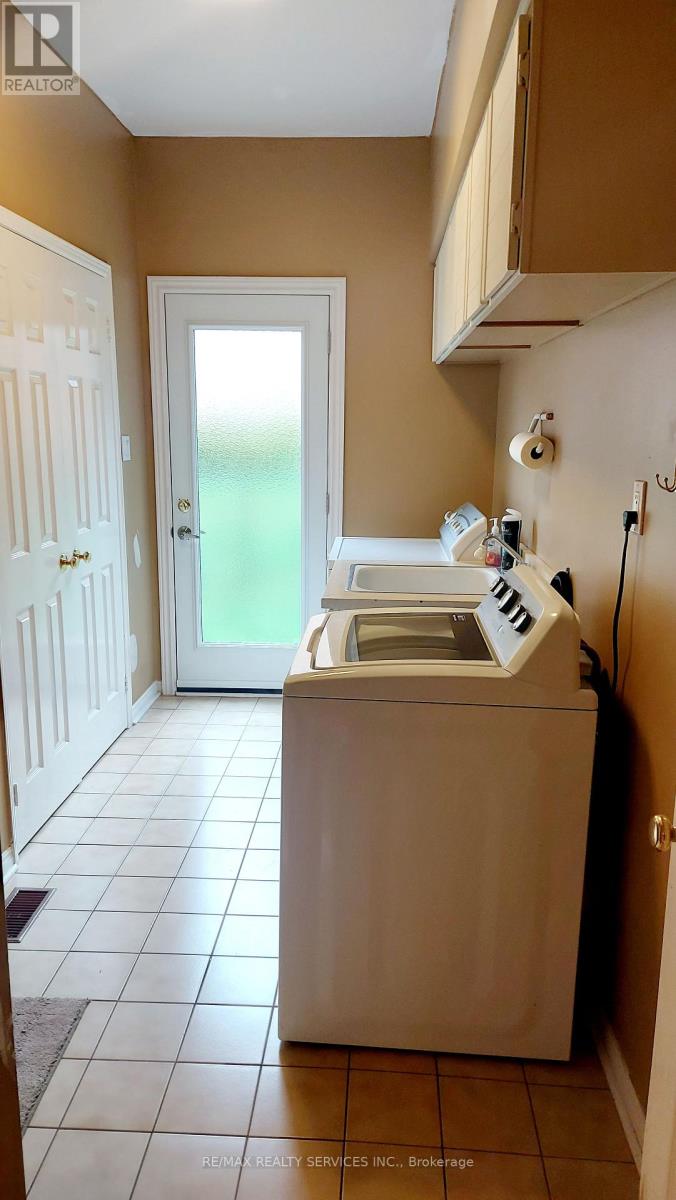 26 Hacienda Court, Brampton (Snelgrove), Ontario  L6Z 3J1 - Photo 18 - W12348242
