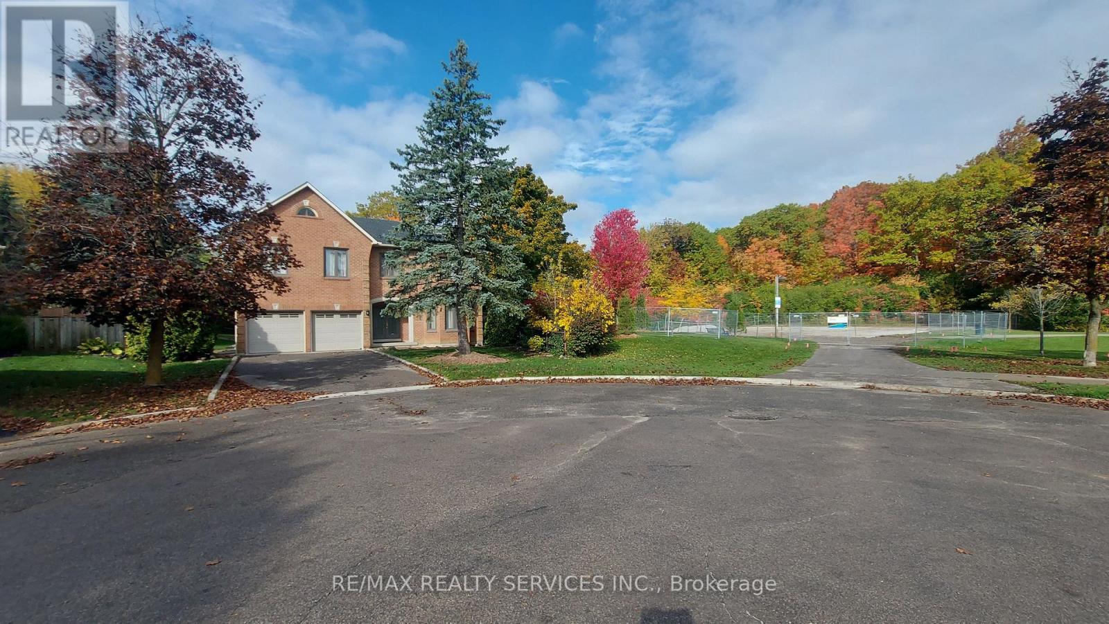 26 Hacienda Court, Brampton (Snelgrove), Ontario  L6Z 3J1 - Photo 3 - W12348242