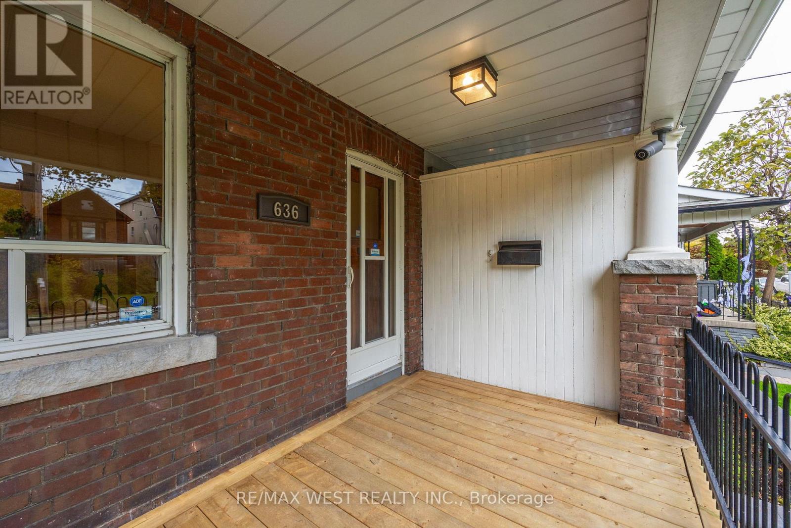 636 Beresford Avenue, Toronto, Ontario  M6S 3C3 - Photo 4 - W12478473