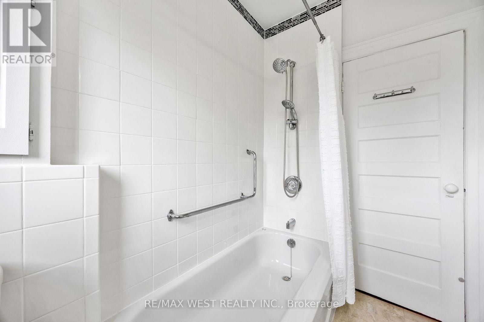 636 Beresford Avenue, Toronto, Ontario  M6S 3C3 - Photo 18 - W12478473