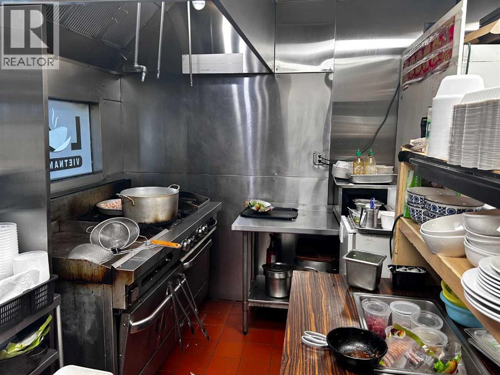 971 64 Avenue Ne, Calgary, Alberta  T2E 9b7 - Photo 2 - A2205340