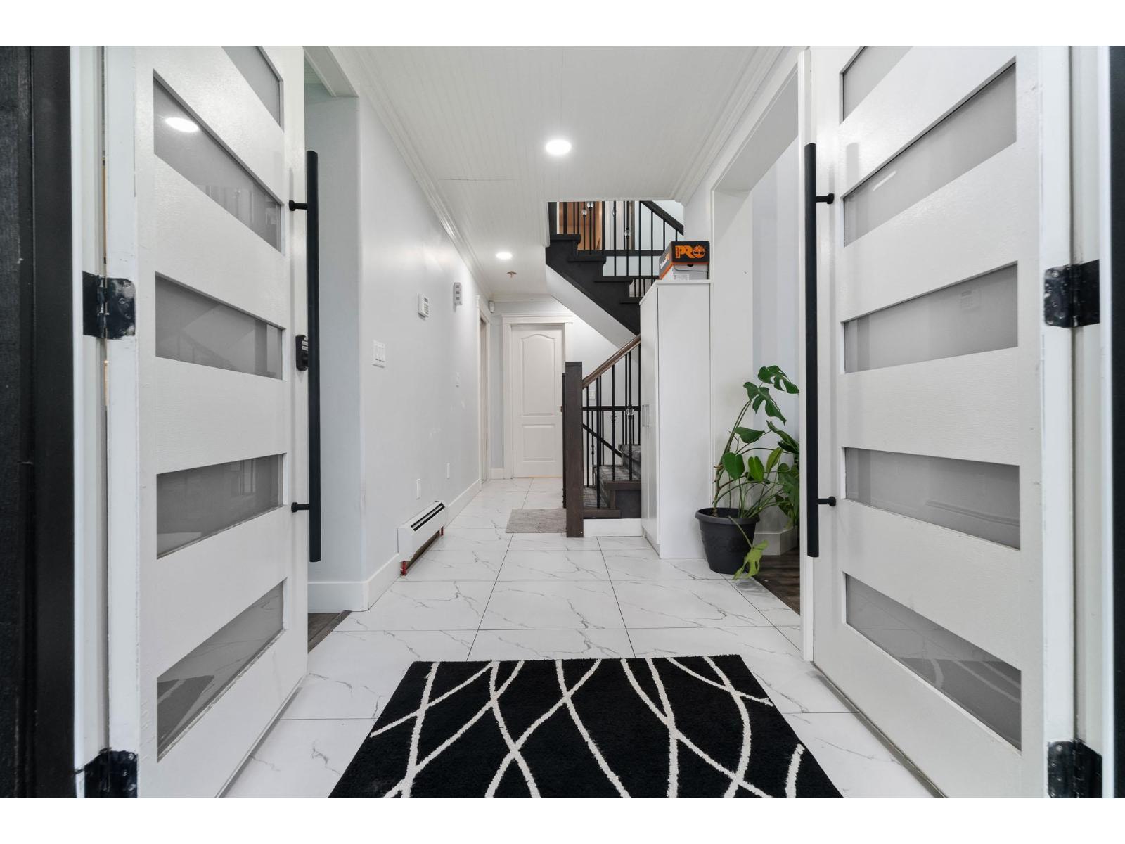 12599 62b Avenue, Surrey, British Columbia  V3X 3M9 - Photo 3 - R3059309