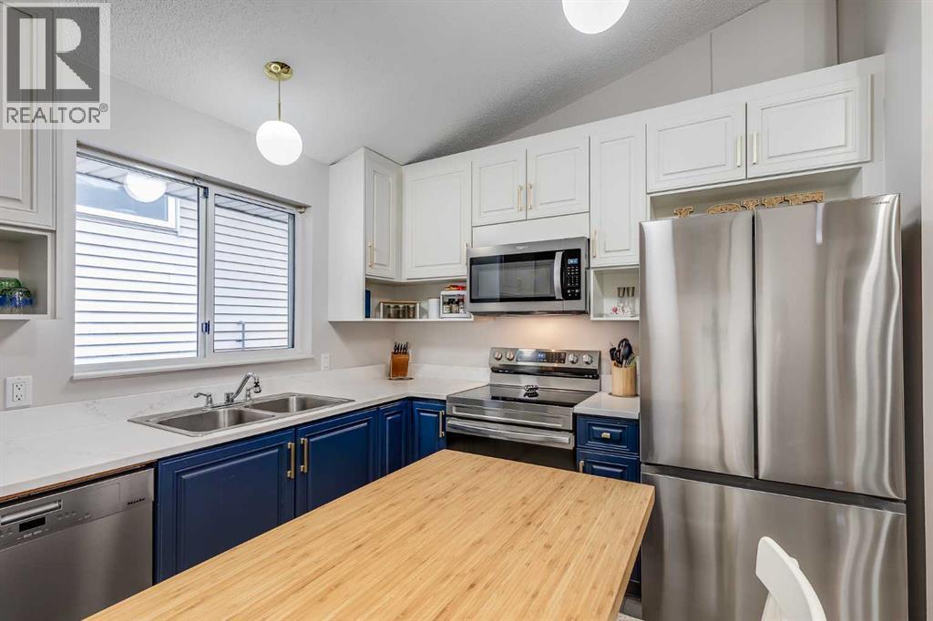 19 Martinwood Court Ne, Calgary, Alberta  T3J 3H1 - Photo 14 - A2250325