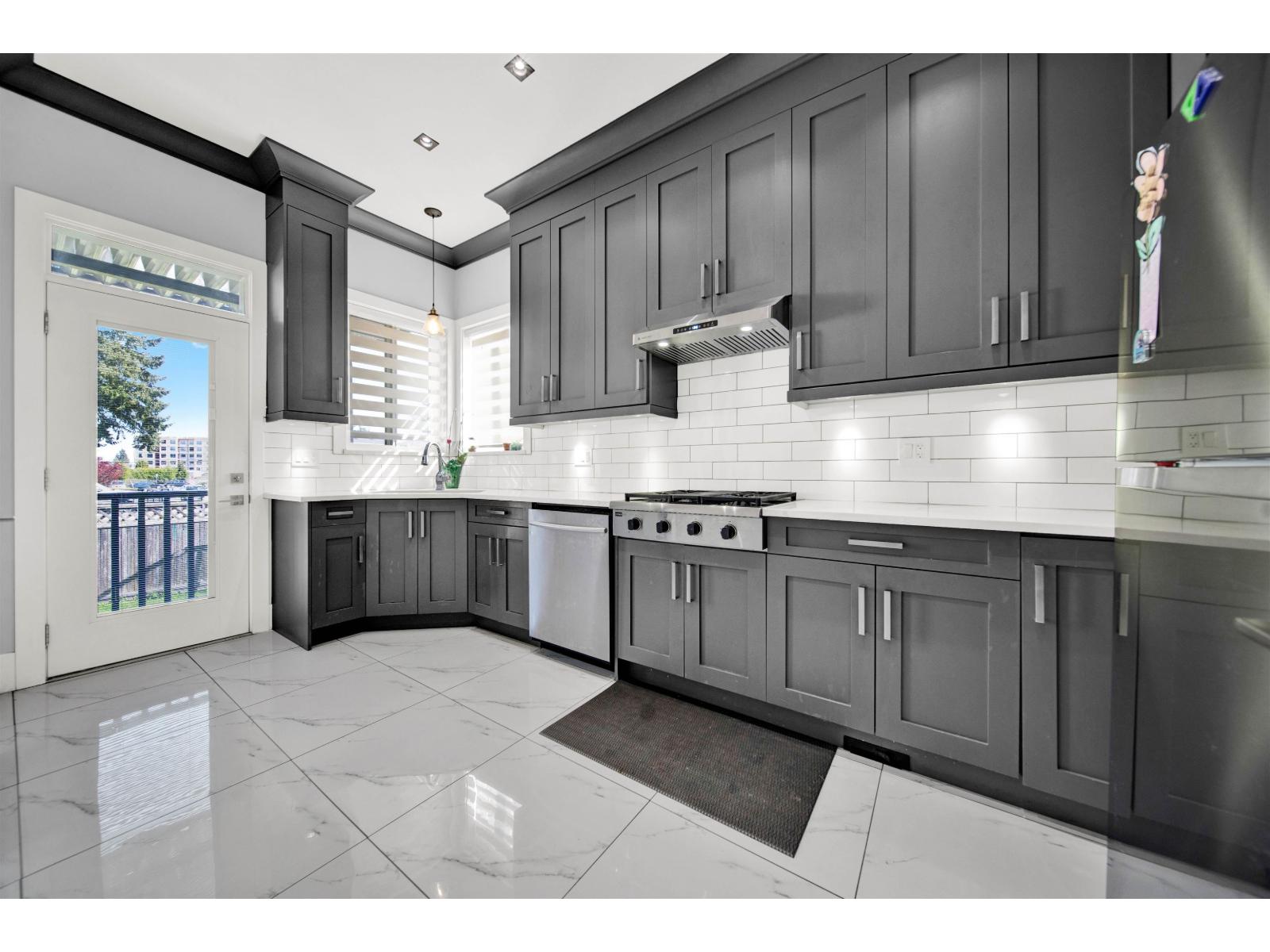 8670 Tunis Place, Surrey, British Columbia  V3S 4Y6 - Photo 12 - R3061043