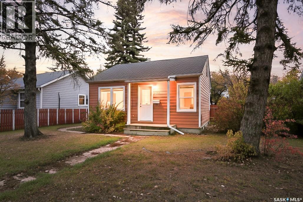 826 Athabasca STREET E, Moose Jaw, Saskatchewan