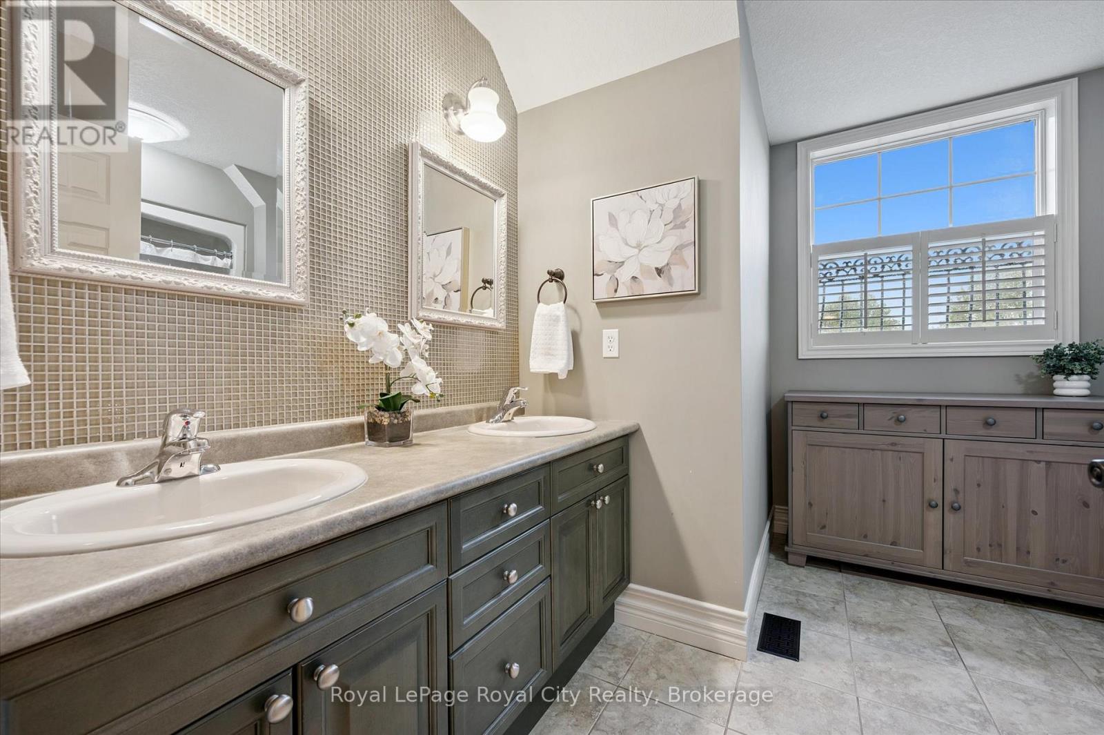 47 Norton Drive, Guelph, Ontario  N1E 7K9 - Photo 29 - X12476291