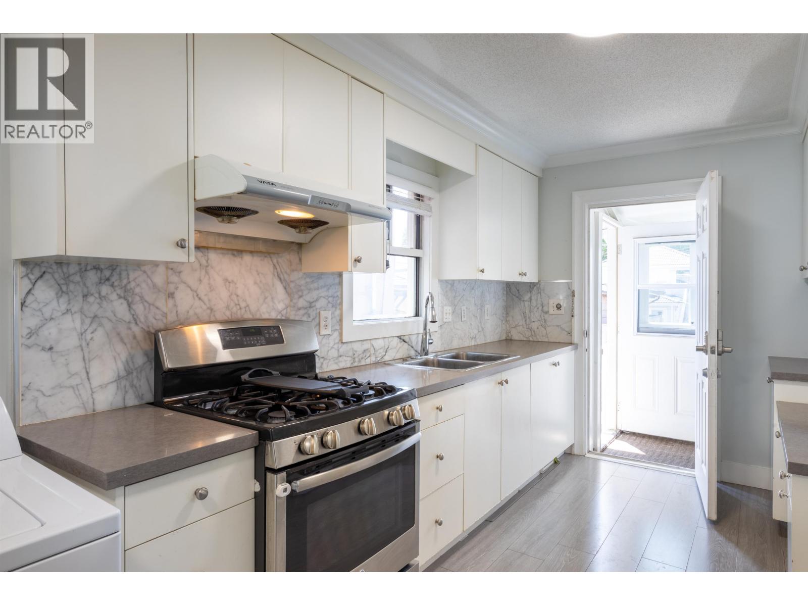 1181 Kelowna Street, Vancouver, British Columbia  V5K 4E3 - Photo 9 - R3012903