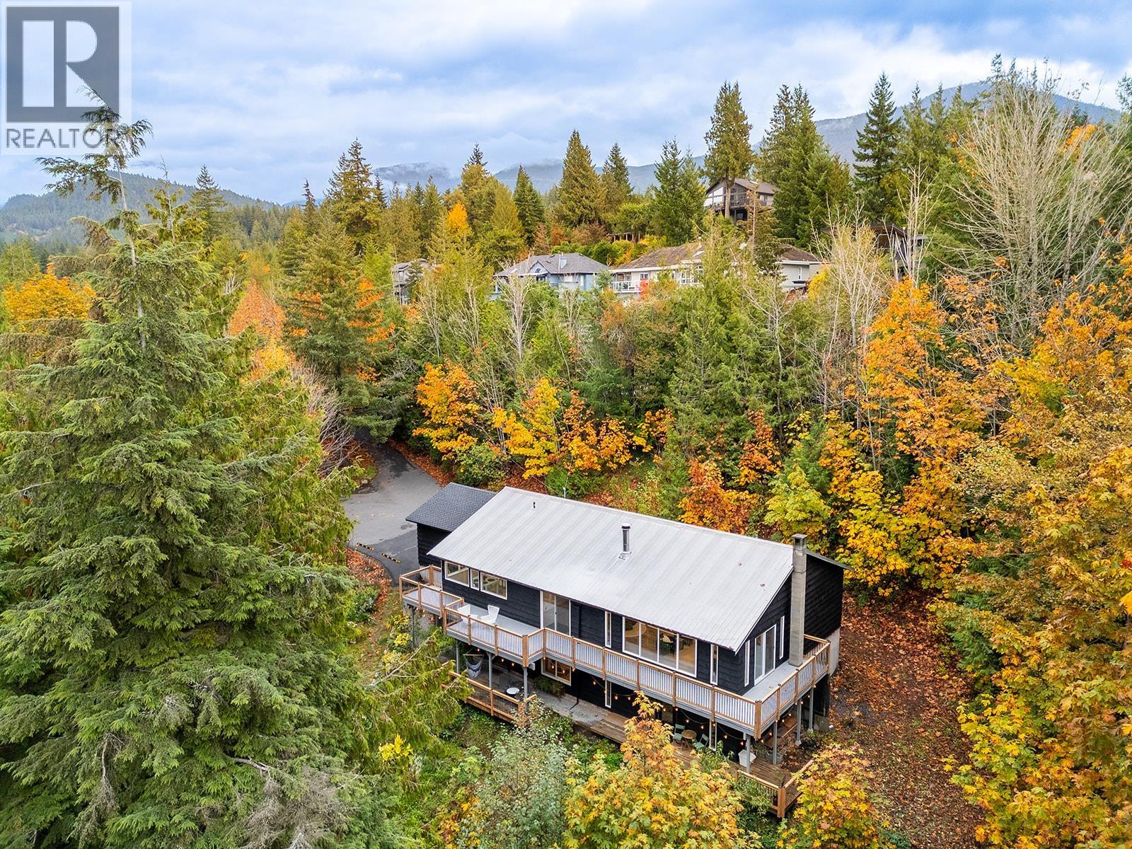 40202 Skyline Drive, Squamish, British Columbia  V8B 0L1 - Photo 2 - R3061269
