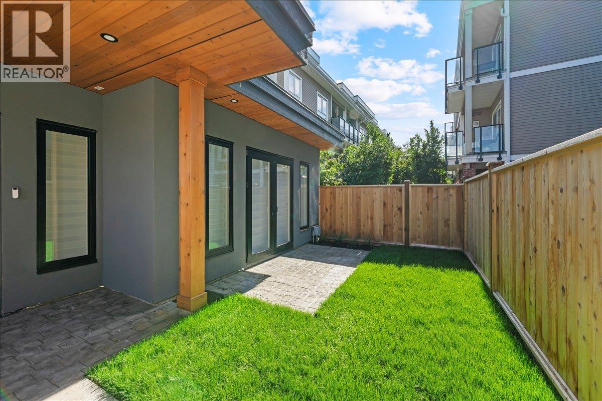 4852 Slocan Street, Vancouver, British Columbia  V5R 2A3 - Photo 2 - R3061330