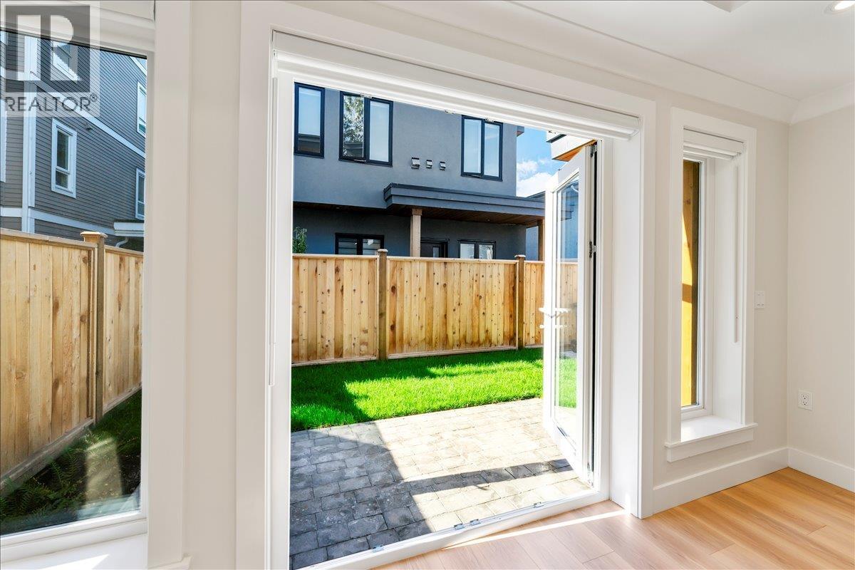 4852 Slocan Street, Vancouver, British Columbia  V5R 2A3 - Photo 7 - R3061330