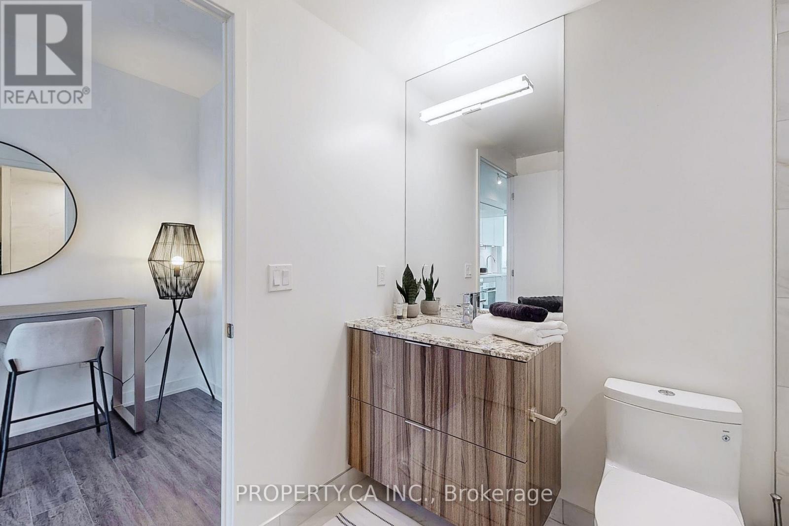 2209 - 15 Queens Quay E, Toronto, Ontario  M5E 0C5 - Photo 10 - C12478292