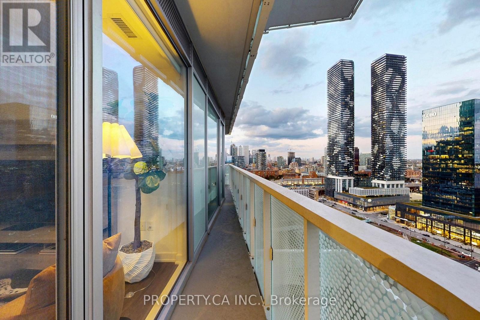 2209 - 15 Queens Quay E, Toronto, Ontario  M5E 0C5 - Photo 16 - C12478292