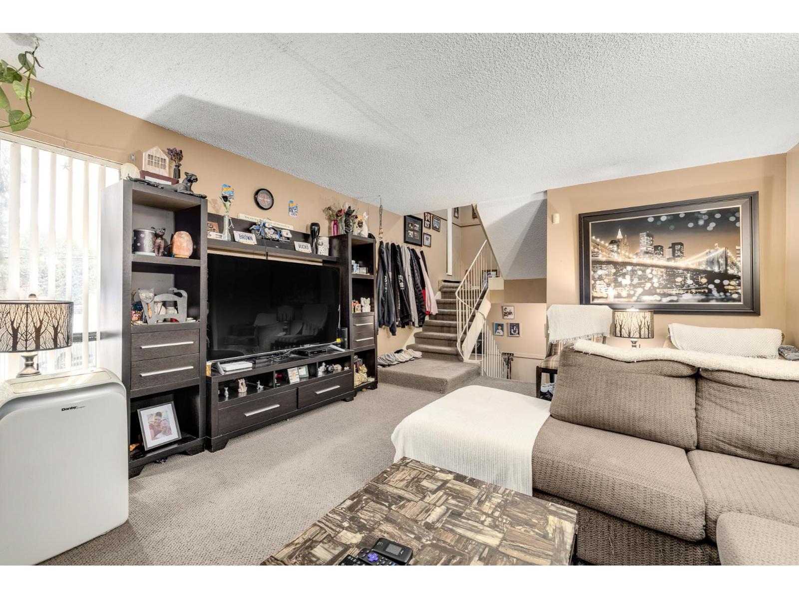 14834 Holly Park Lane, Surrey, British Columbia  V3R 6Y2 - Photo 6 - R3060853