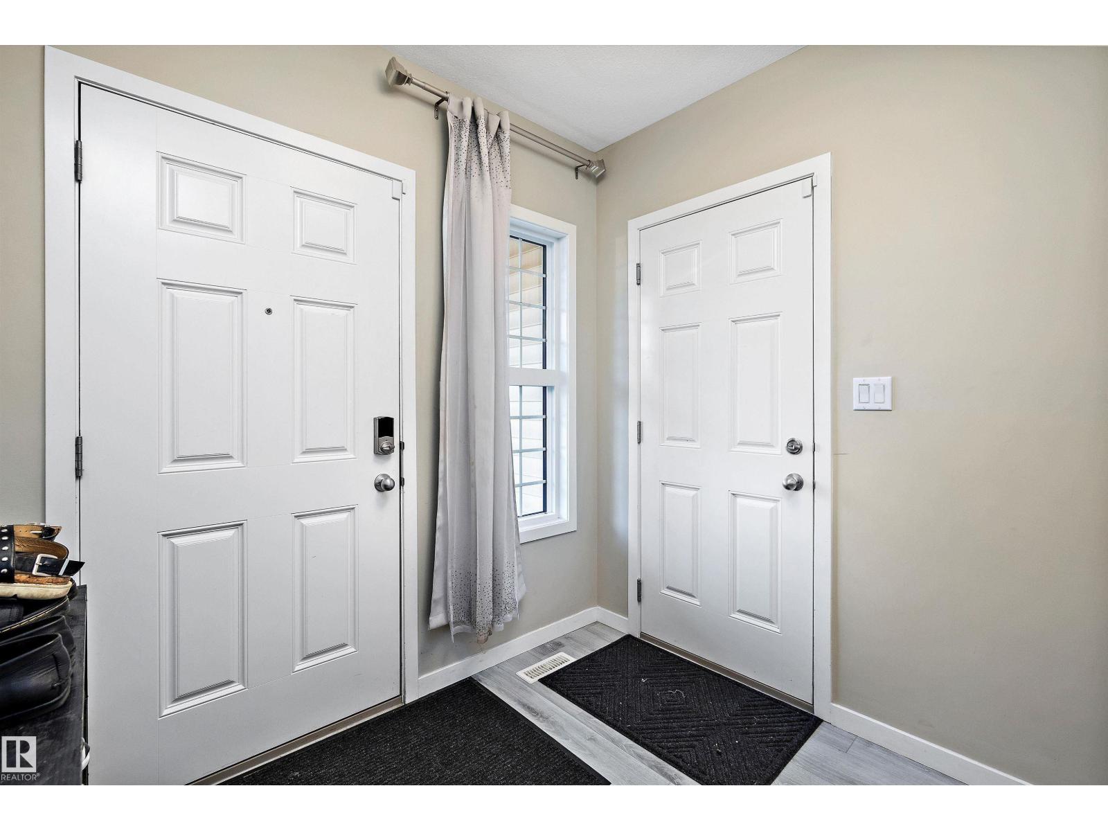 681 Eagleson Cr Nw, Edmonton, Alberta  T6M 0V7 - Photo 3 - E4463214