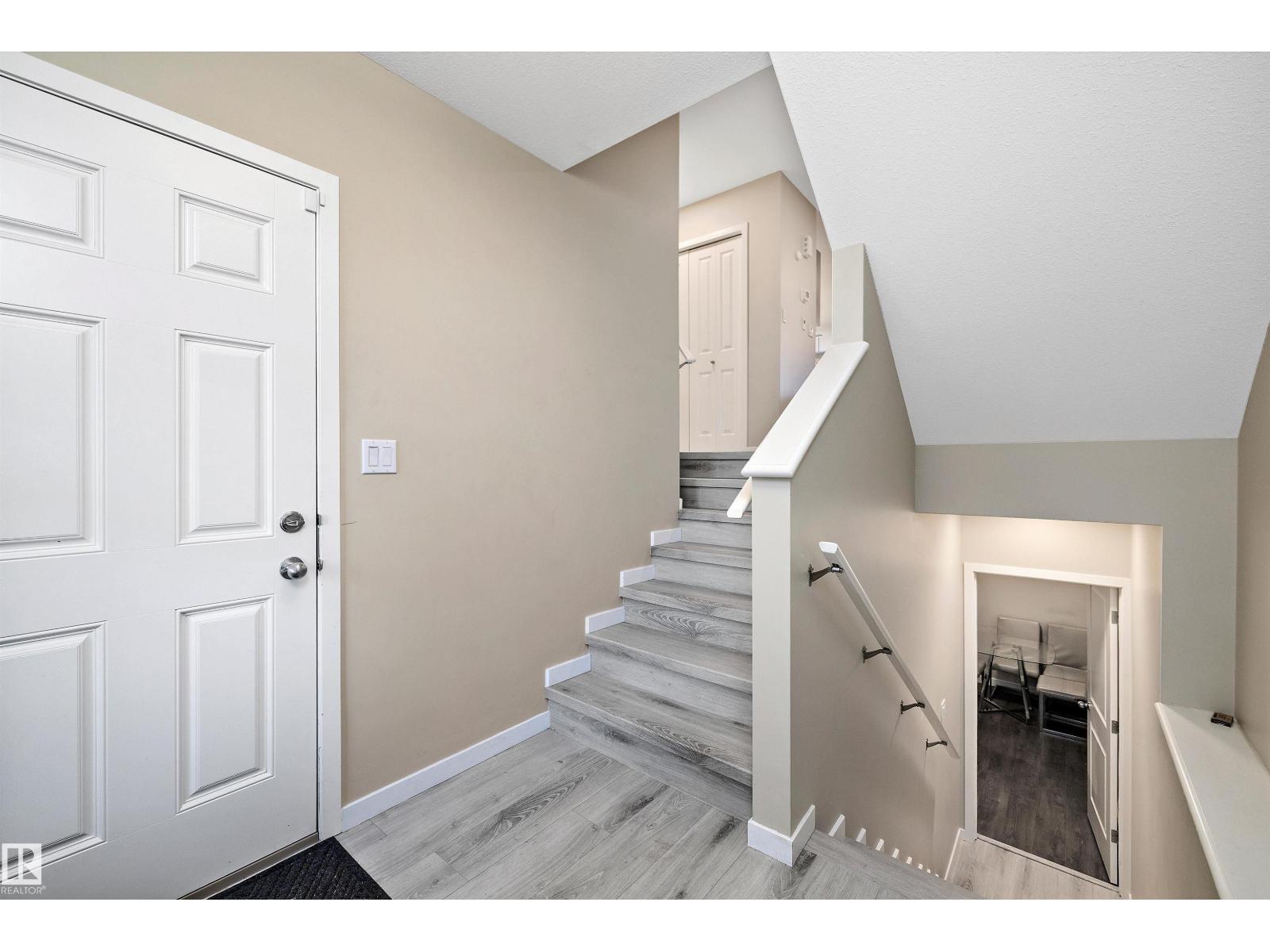 681 Eagleson Cr Nw, Edmonton, Alberta  T6M 0V7 - Photo 4 - E4463214