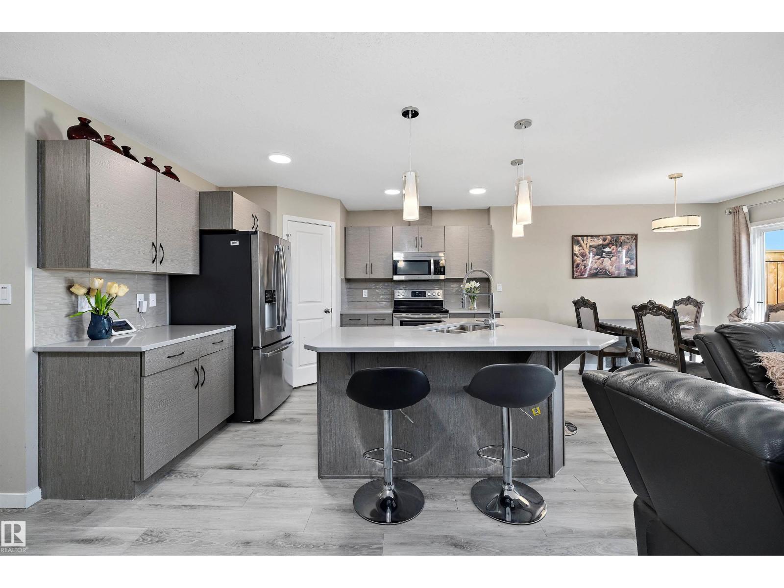681 Eagleson Cr Nw, Edmonton, Alberta  T6M 0V7 - Photo 8 - E4463214