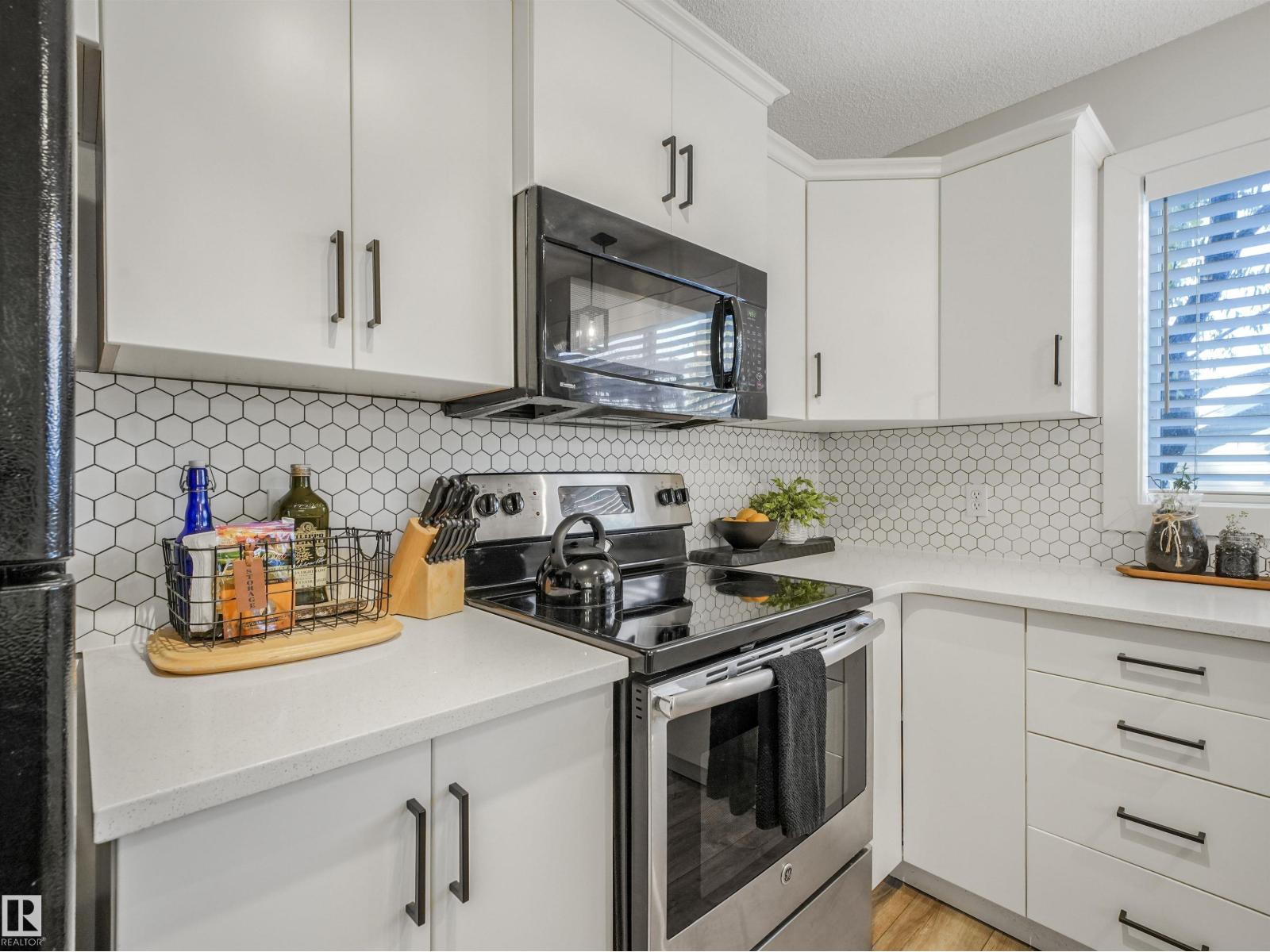 7952 13 Av Sw, Edmonton, Alberta  T6X 1H4 - Photo 17 - E4463219