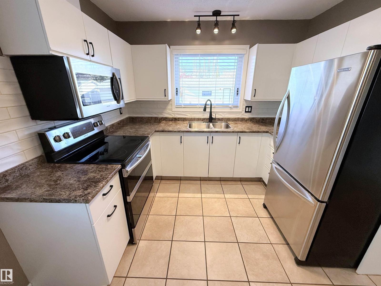 10226 152 St Nw, Edmonton, Alberta  T5P 1Y2 - Photo 3 - E4463222