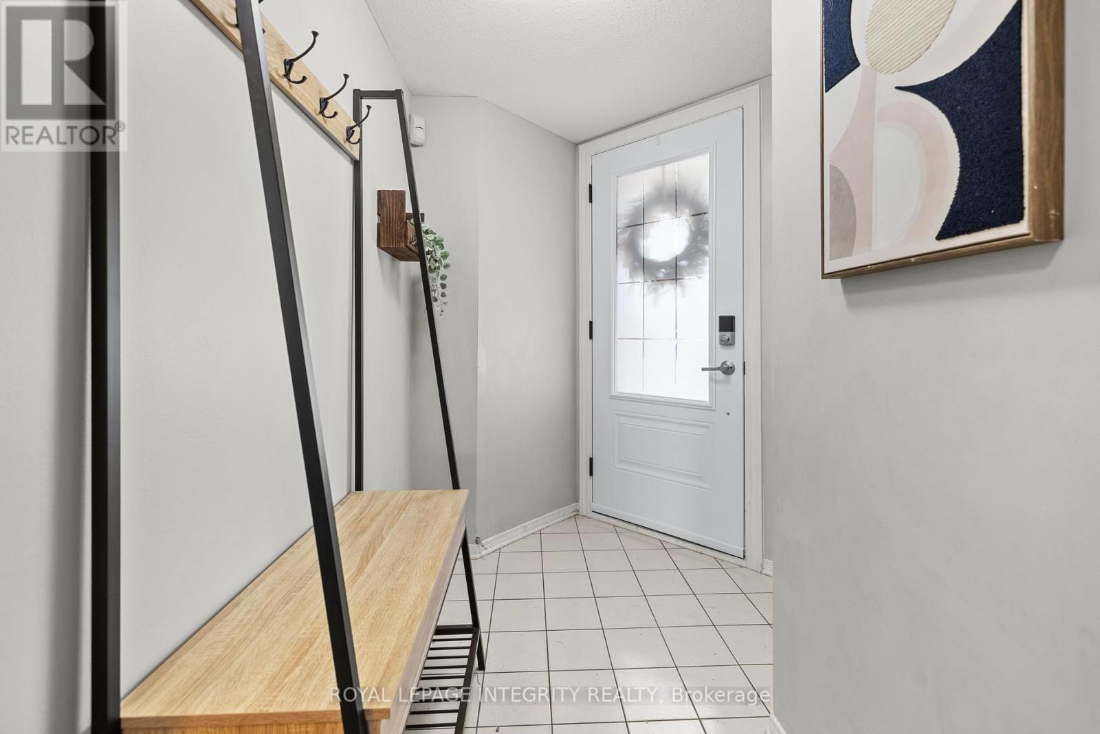 13 Banchory Crescent, Ottawa, Ontario  K2K 2V4 - Photo 3 - X12478678