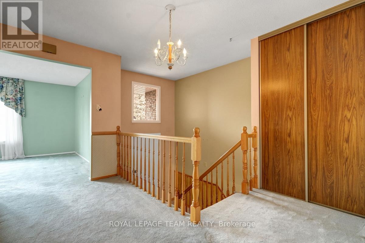 72 Craig Henry Drive, Ottawa, Ontario  K2G 3Z6 - Photo 2 - X12478701