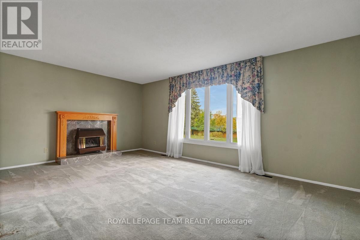 72 Craig Henry Drive, Ottawa, Ontario  K2G 3Z6 - Photo 3 - X12478701