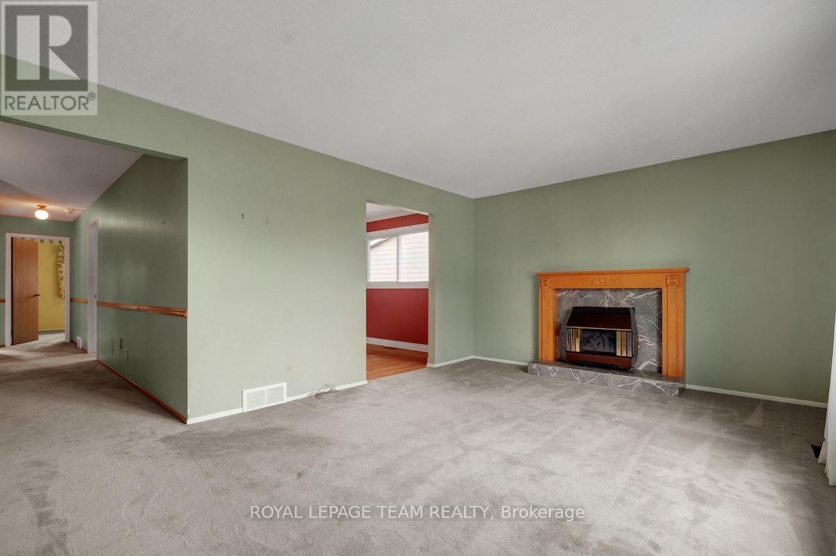 72 Craig Henry Drive, Ottawa, Ontario  K2G 3Z6 - Photo 4 - X12478701