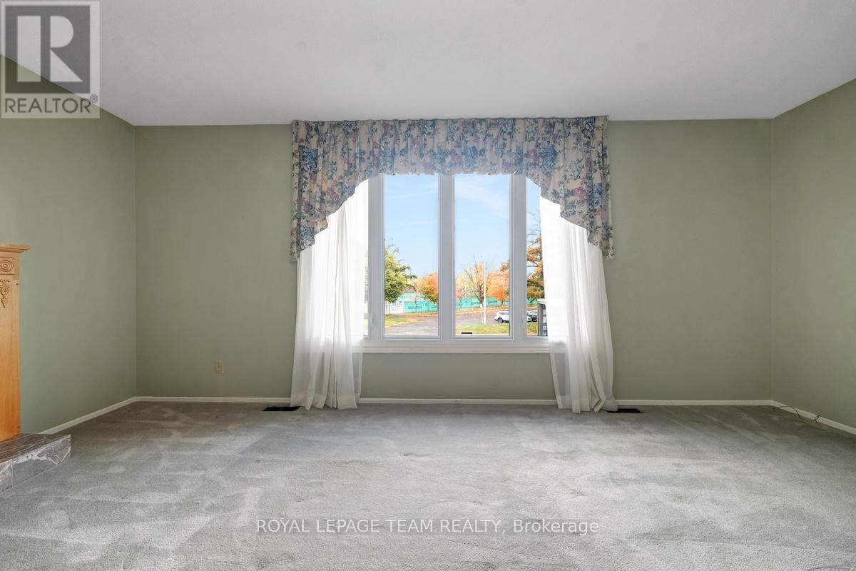 72 Craig Henry Drive, Ottawa, Ontario  K2G 3Z6 - Photo 6 - X12478701