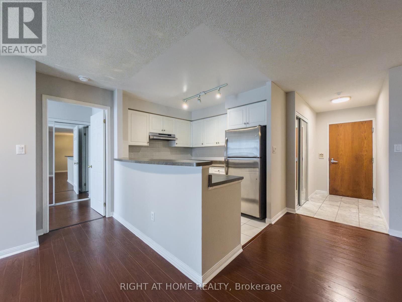 801 - 23 Lorraine Drive, Toronto, Ontario  M2N 6Z6 - Photo 14 - C12478576
