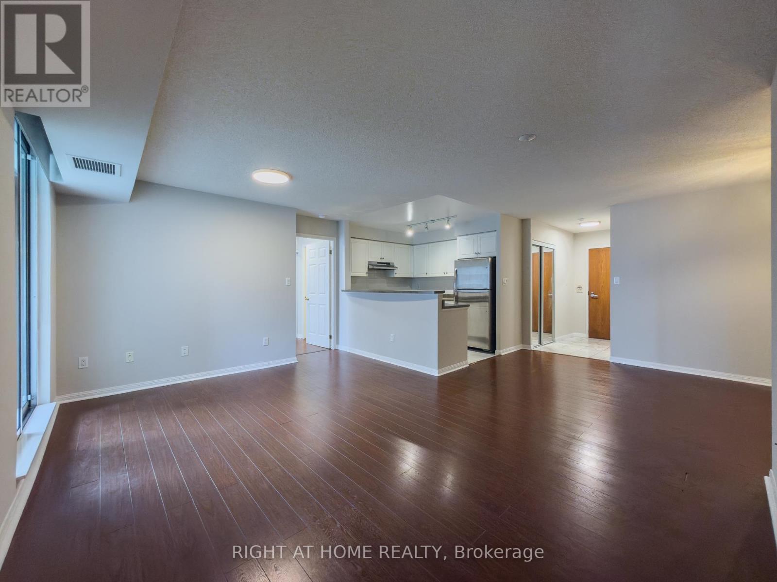 801 - 23 Lorraine Drive, Toronto, Ontario  M2N 6Z6 - Photo 3 - C12478576