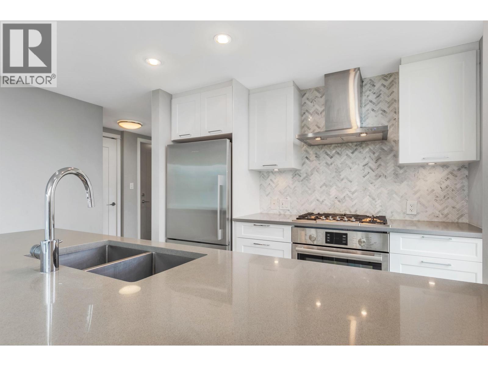 2302 520 Como Lake Avenue, Coquitlam, British Columbia  V3J 0E8 - Photo 6 - R2942095