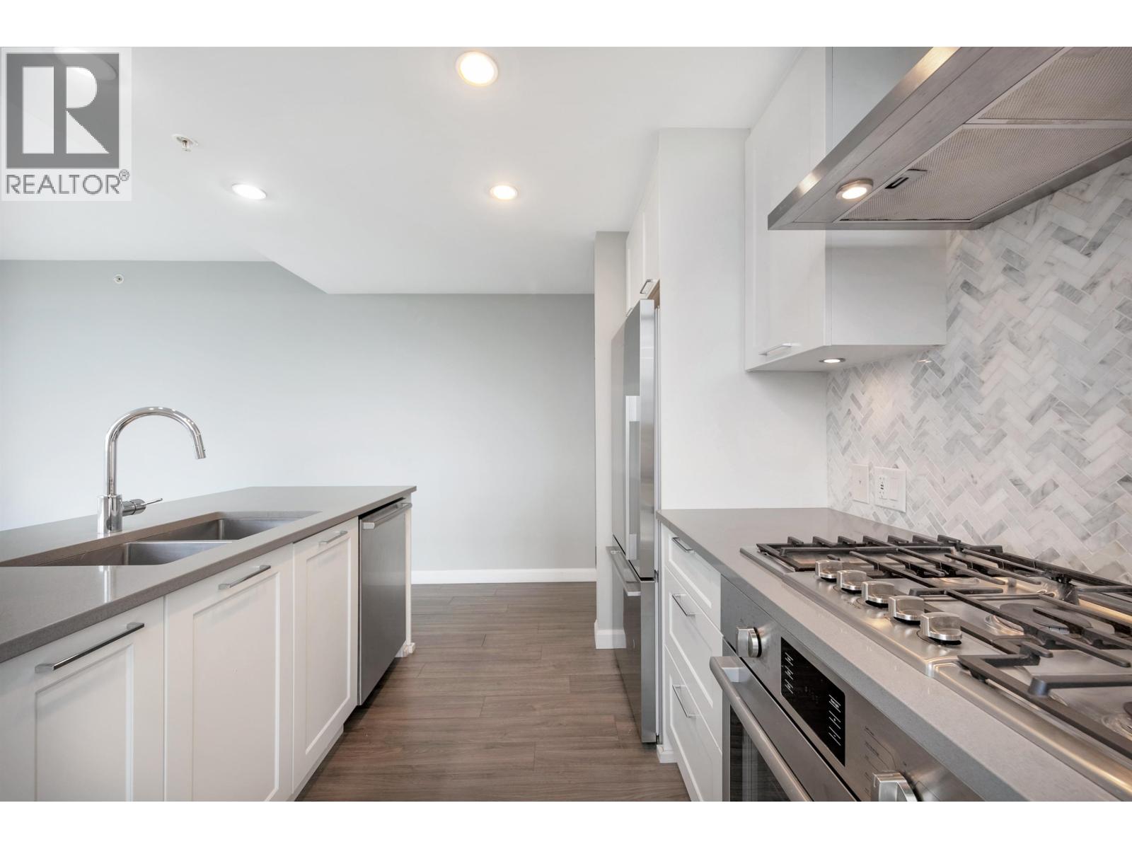 2302 520 Como Lake Avenue, Coquitlam, British Columbia  V3J 0E8 - Photo 4 - R2942095