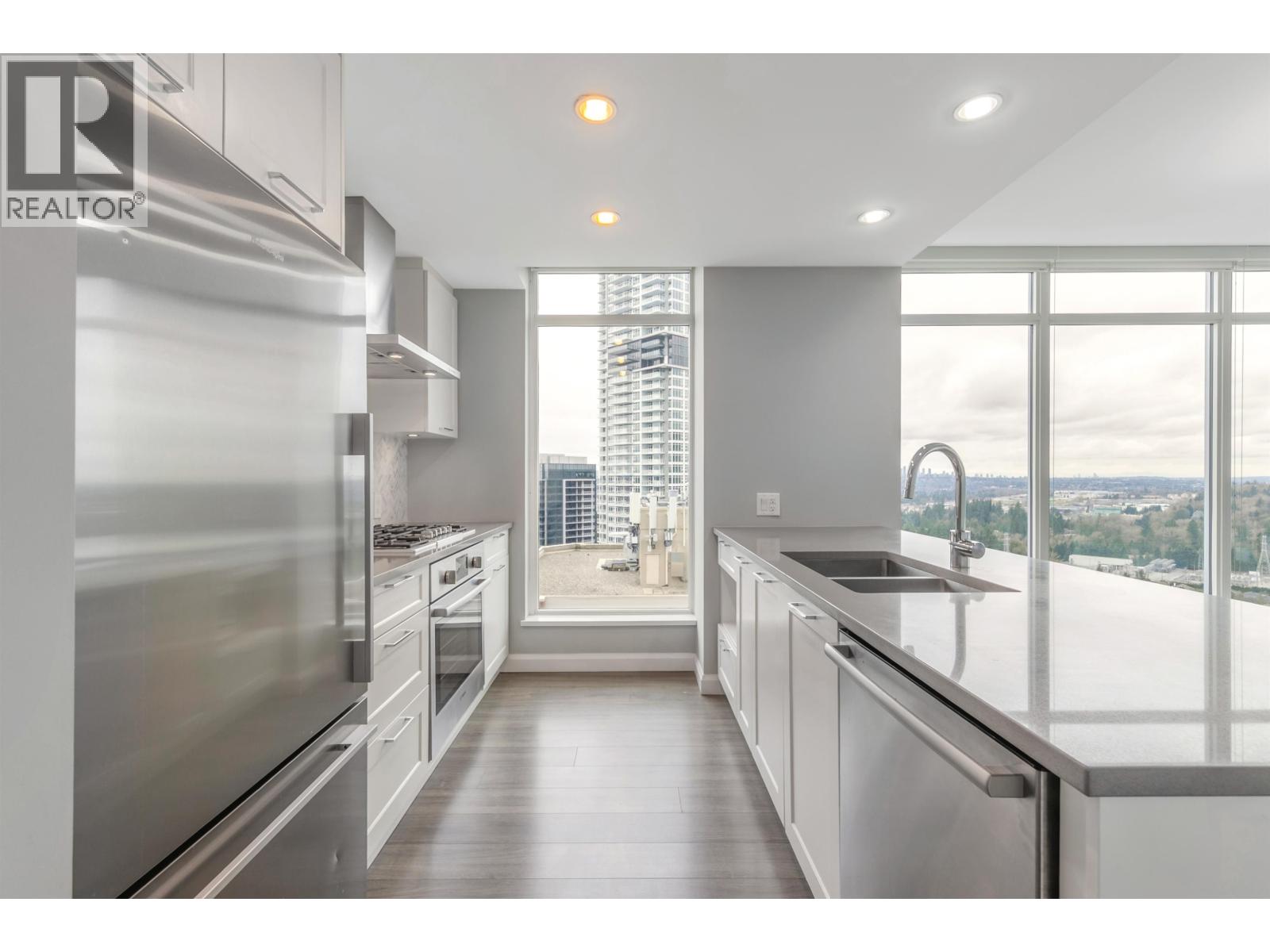 2302 520 Como Lake Avenue, Coquitlam, British Columbia  V3J 0E8 - Photo 3 - R2942095