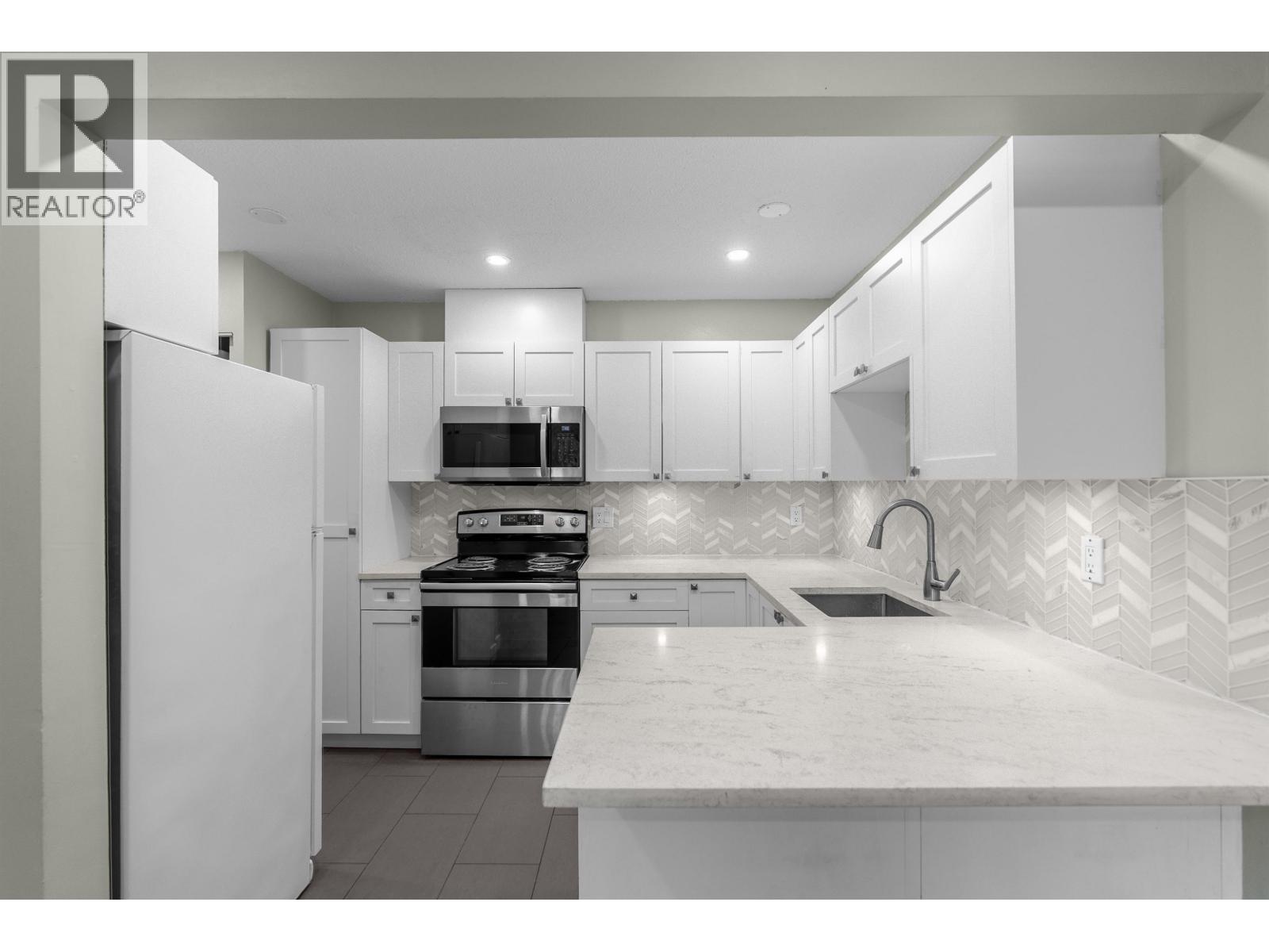 2645 Westview Drive, North Vancouver, British Columbia  V7N 3X1 - Photo 6 - R3061345