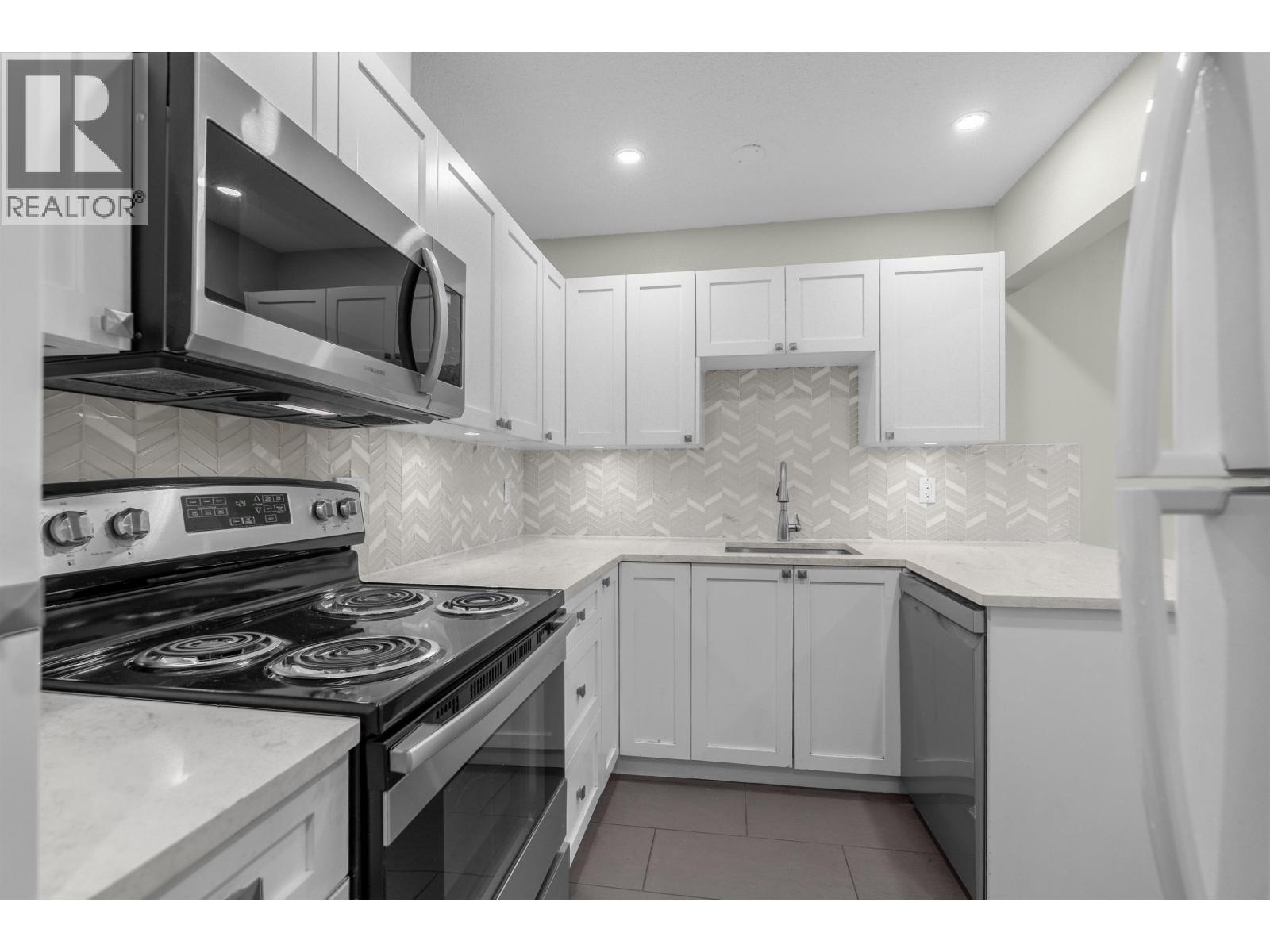 2645 Westview Drive, North Vancouver, British Columbia  V7N 3X1 - Photo 8 - R3061345