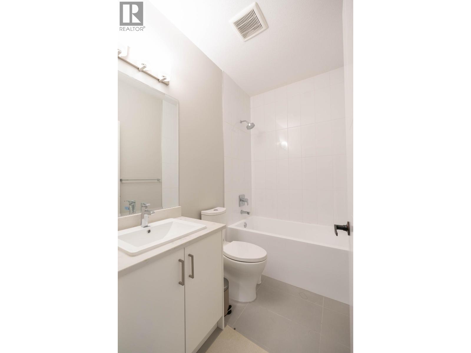 114 3525 Chandler Street, Coquitlam, British Columbia  V3E 0L9 - Photo 2 - R3061358