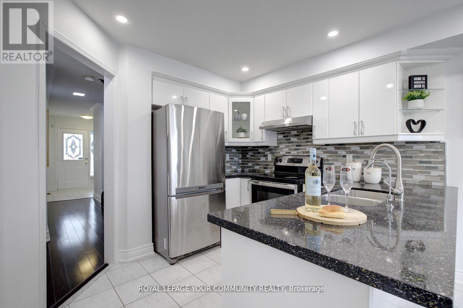 2 Bestview Crescent, Vaughan, Ontario  L6A 3S8 - Photo 5 - N12478539