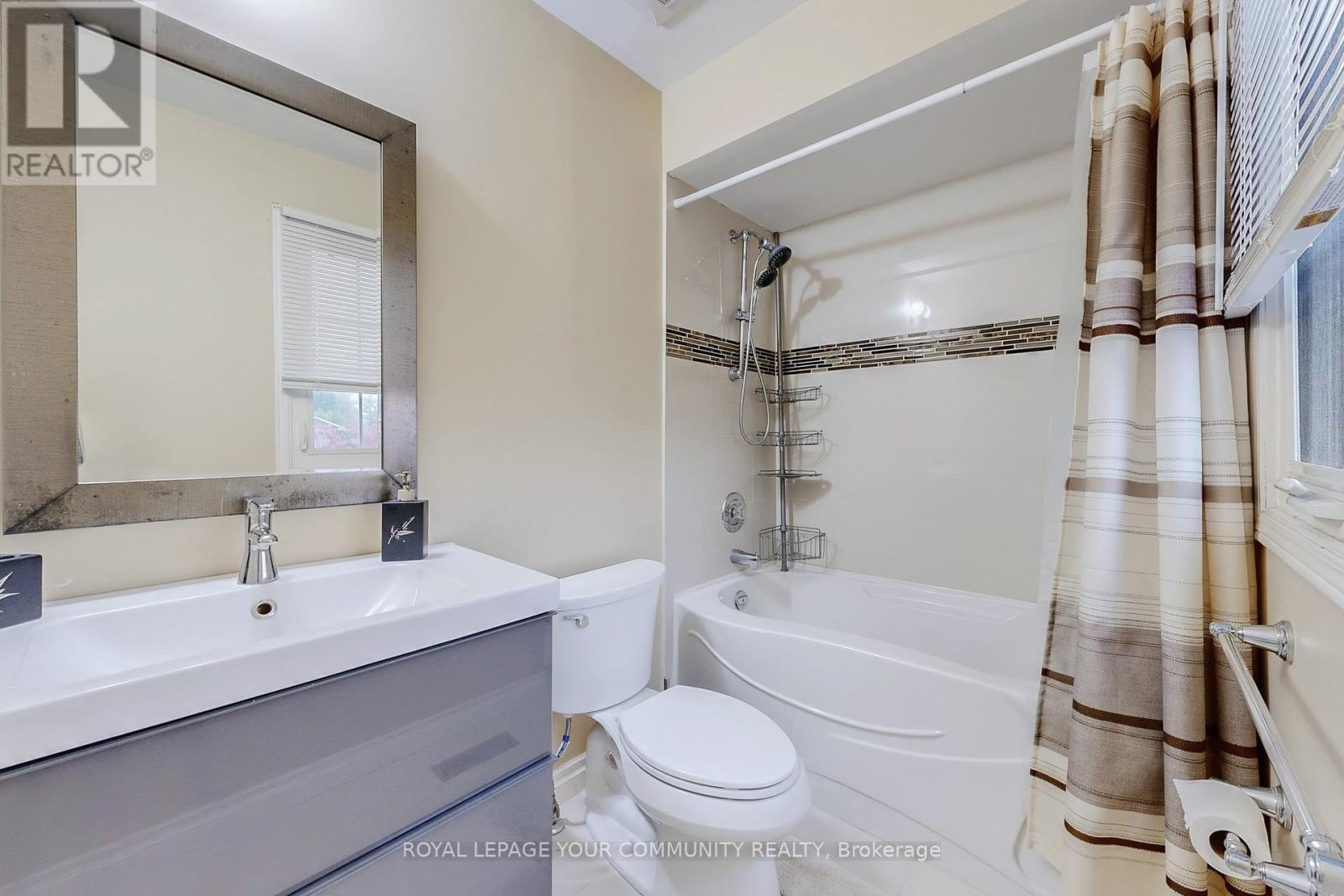 104 Pentland Crescent S, Vaughan, Ontario  L6A 1T5 - Photo 45 - N12478548