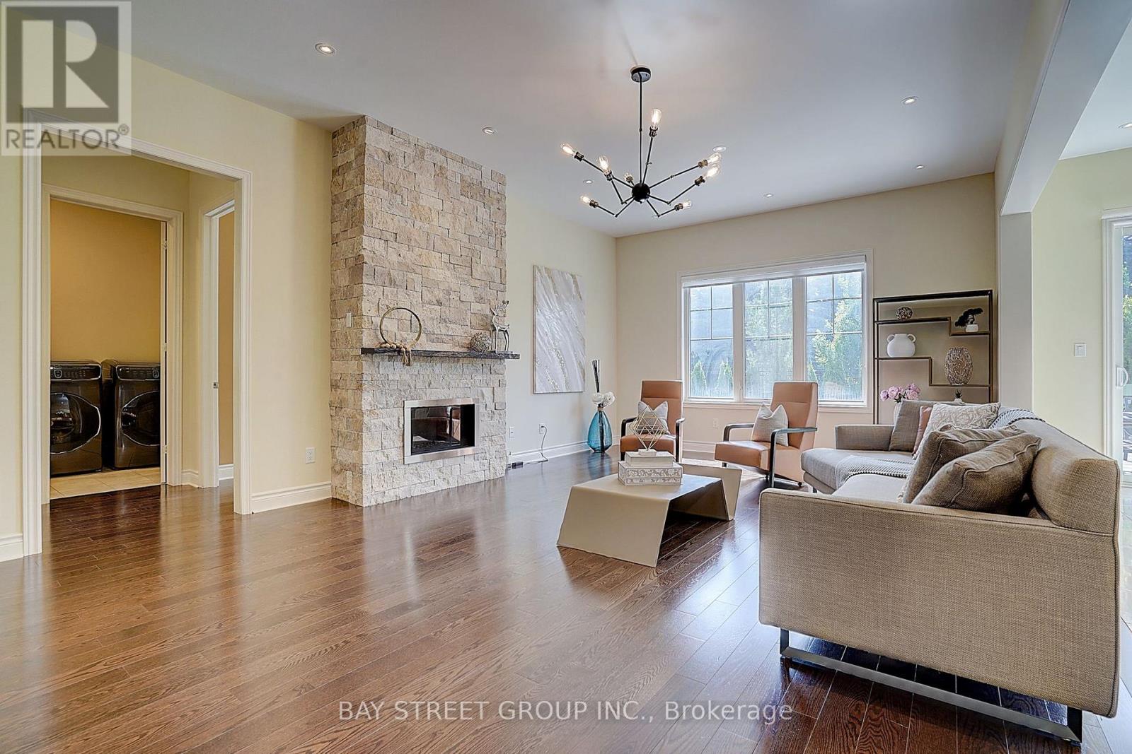 96 Match Point Court, Aurora, Ontario  L4G 3J1 - Photo 8 - N12478571