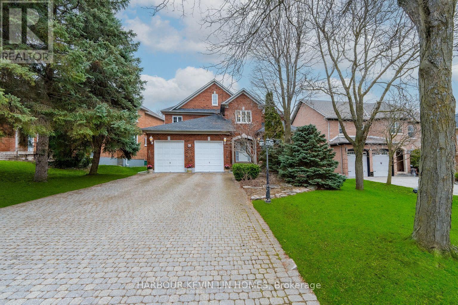 41 Montclair Road, Richmond Hill, Ontario  L4B 2S6 - Photo 2 - N12478601