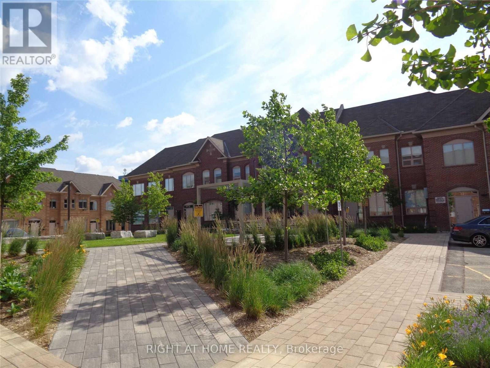 16-Main - 30 Wertheim Court, Richmond Hill, Ontario  L4B 1B9 - Photo 2 - N12478633
