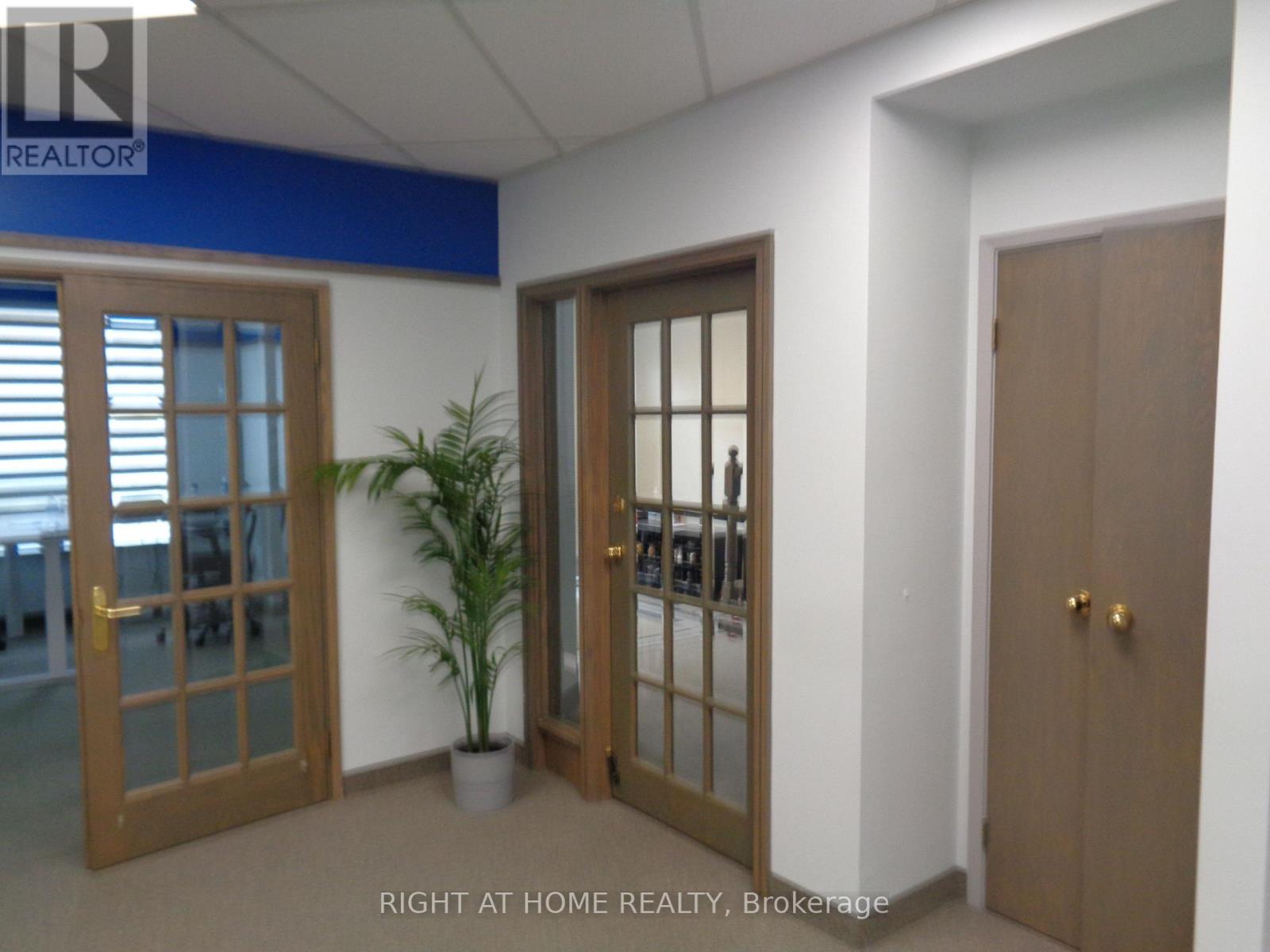 16-Main - 30 Wertheim Court, Richmond Hill, Ontario  L4B 1B9 - Photo 4 - N12478633