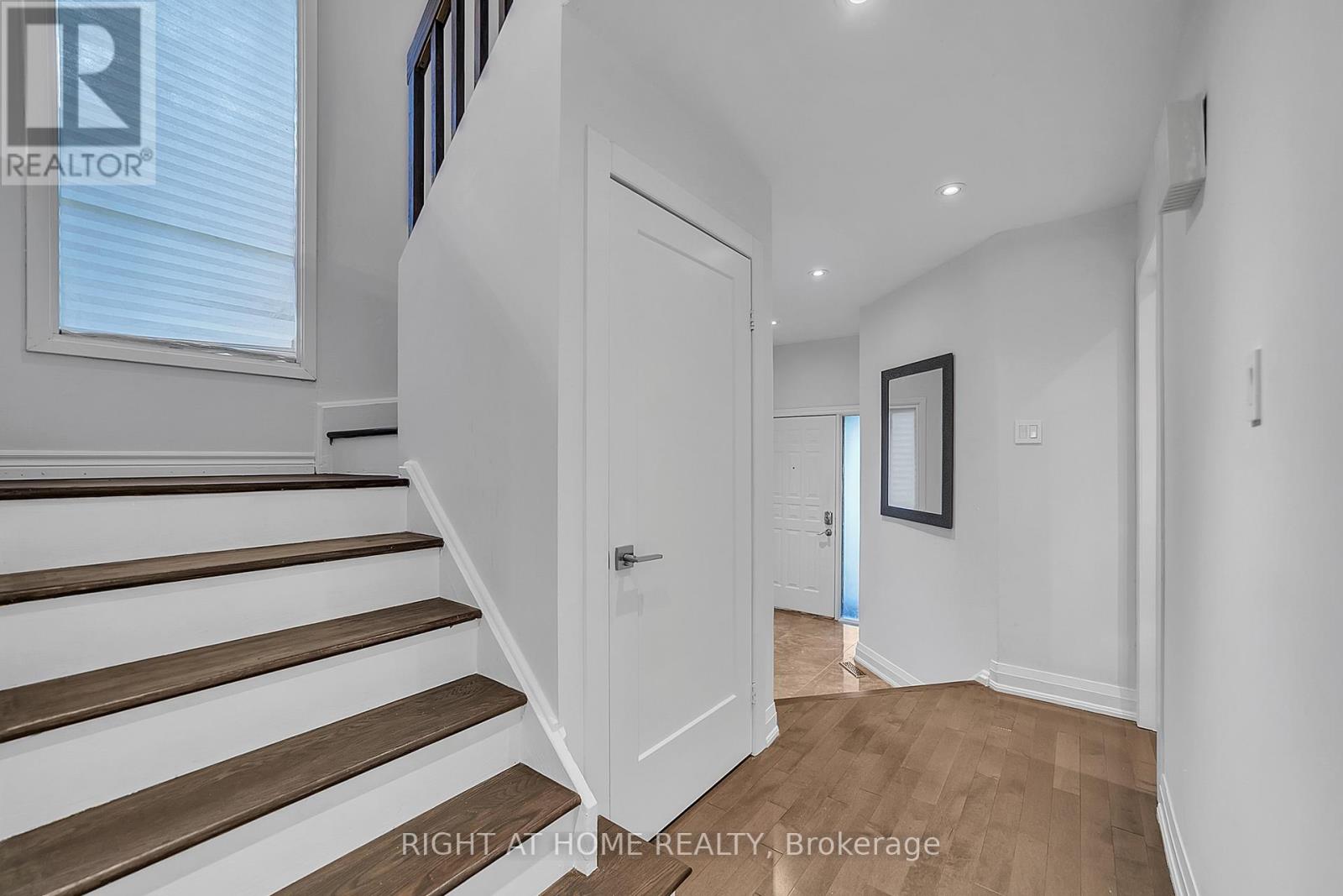 302 Mullen Drive, Vaughan, Ontario  L4J 2P2 - Photo 11 - N12478637