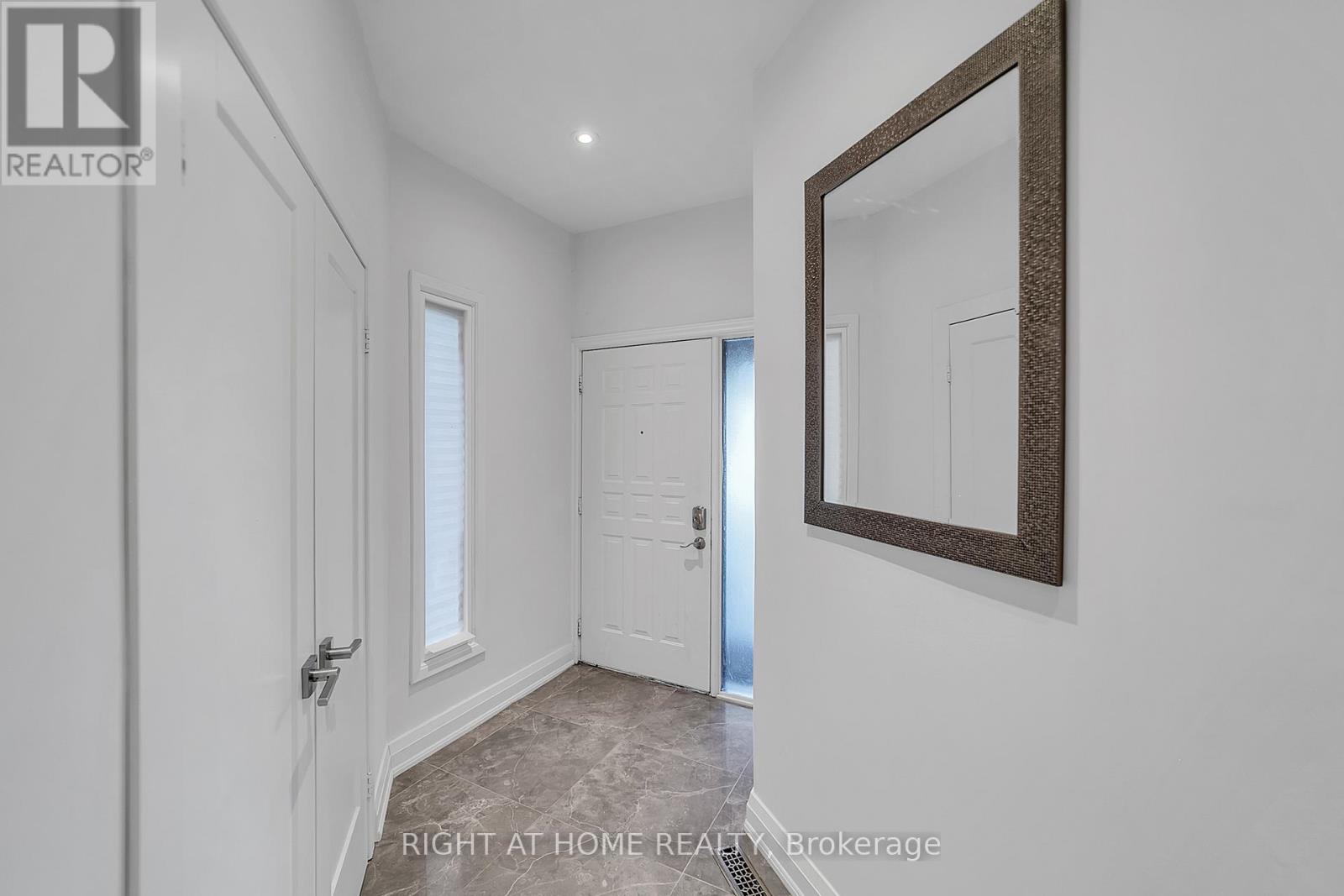302 Mullen Drive, Vaughan, Ontario  L4J 2P2 - Photo 8 - N12478637